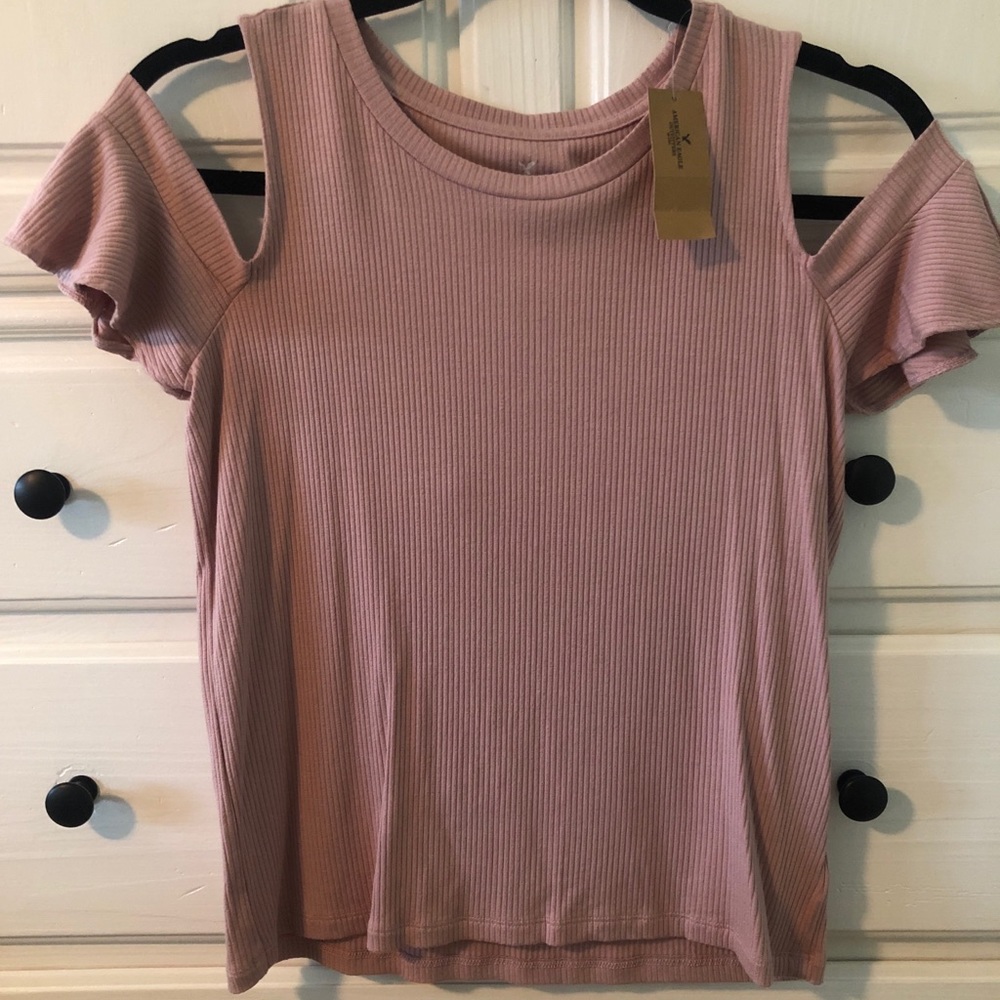 Cold shoulder tee